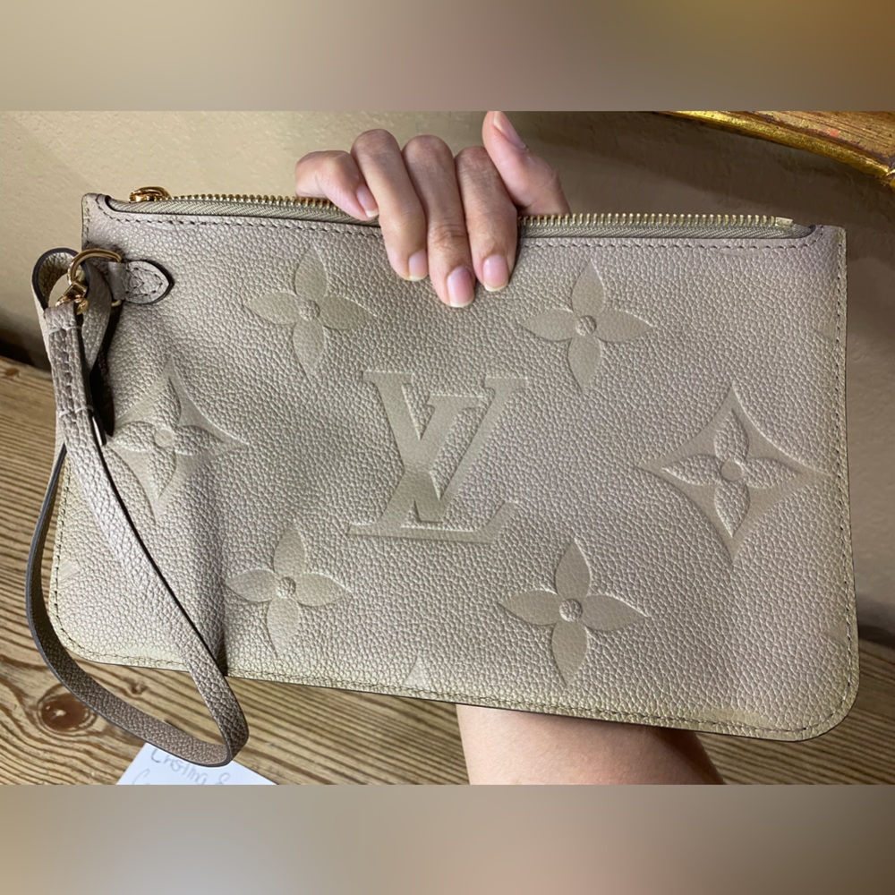 Louis Vuitton Neverfull MM Pouch Authentic - Picture 5 of 16